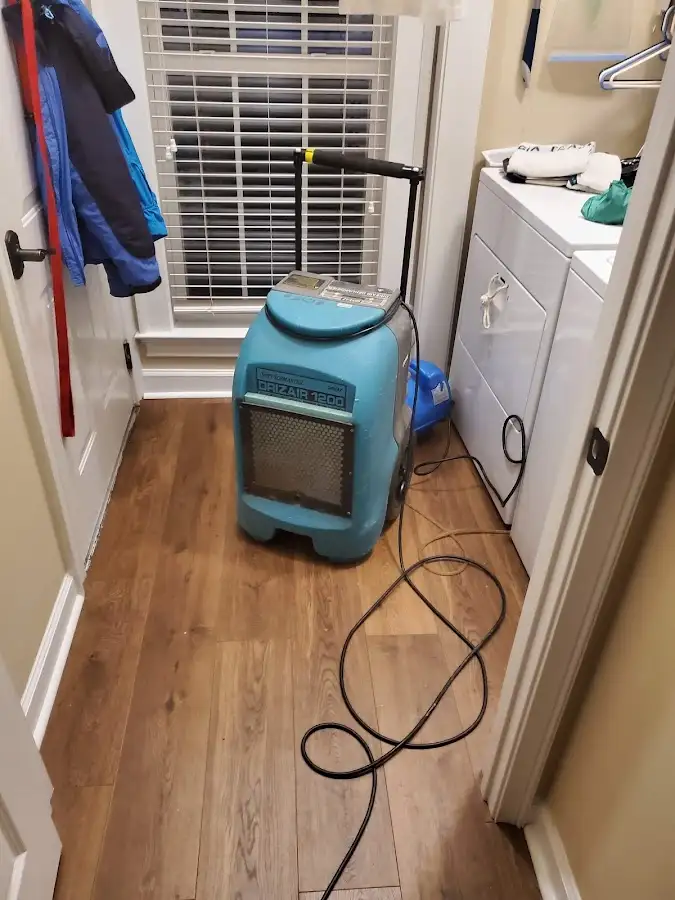 Commercial dehumidifier deployed for Crawl Space Restoration in Newport News